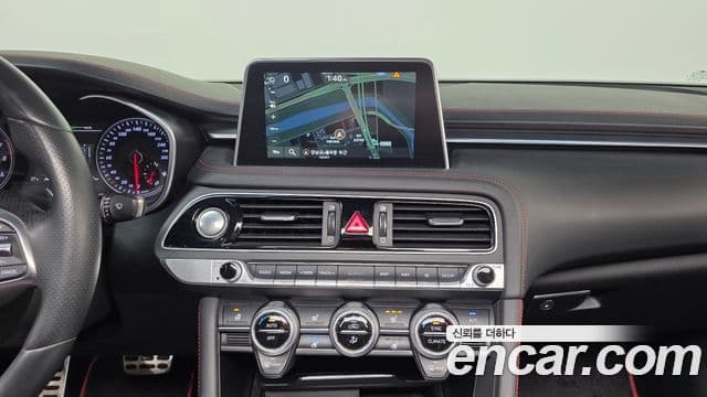 Genesis G70 2018 — ფოტო 14/20