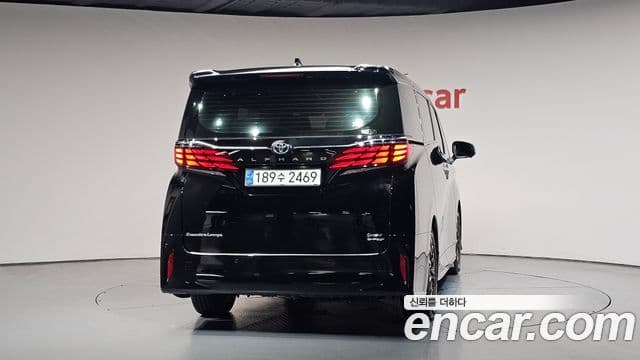 Toyota Alphard 2023 — Фото 4/20