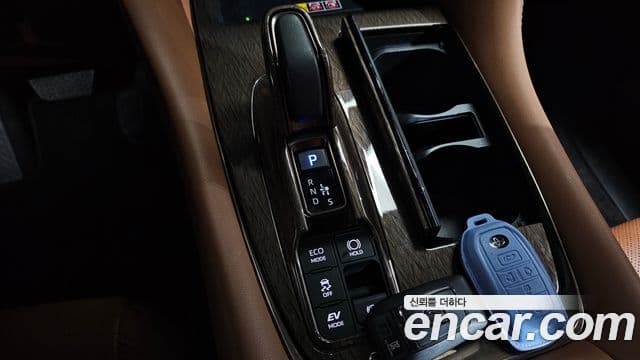 Toyota Alphard 2023 — Фото 9/20
