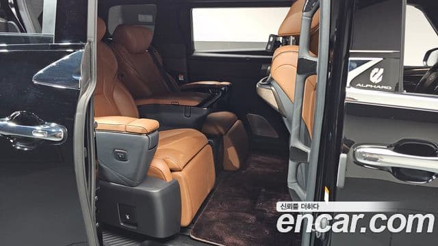 Toyota Alphard 2023 — Фото 12/20