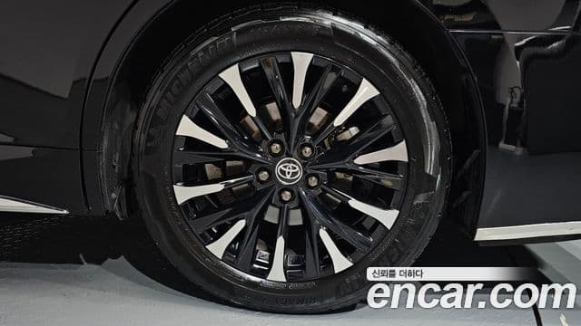 Toyota Alphard 2023 — Фото 18/20