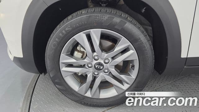Kia Seltos 2021 — ფოტო 5/20