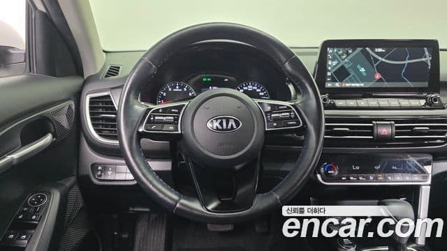 Kia Seltos 2021 — ფოტო 14/20