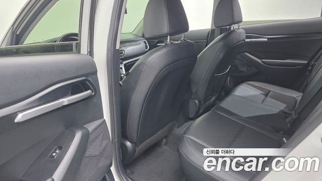 Kia Seltos 2021 — ფოტო 18/20