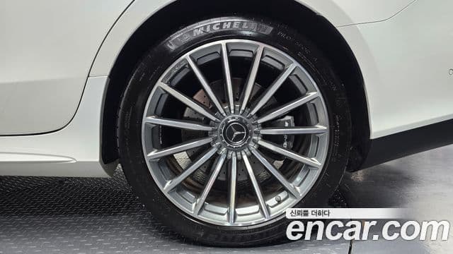 Mercedes-Benz AMG GT 2021 — ფოტო 1/32
