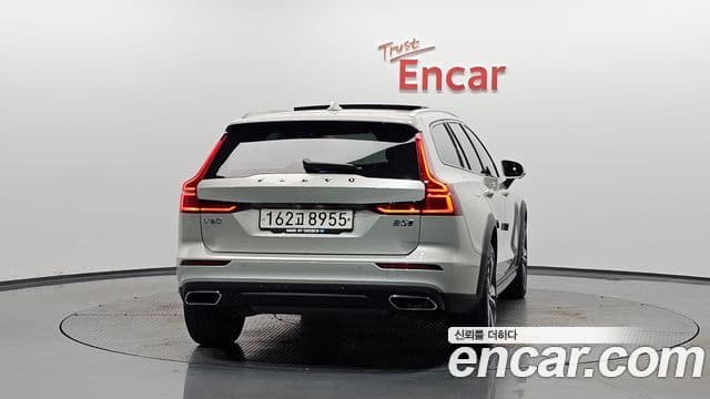 Volvo V60 Cross Country 2020 — ფოტო 4/20