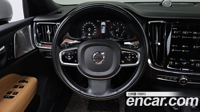 Volvo V60 Cross Country 2020 — ფოტო 15/20