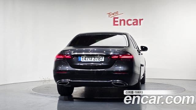 Mercedes-Benz E-Class 2021 — Фото 4/20