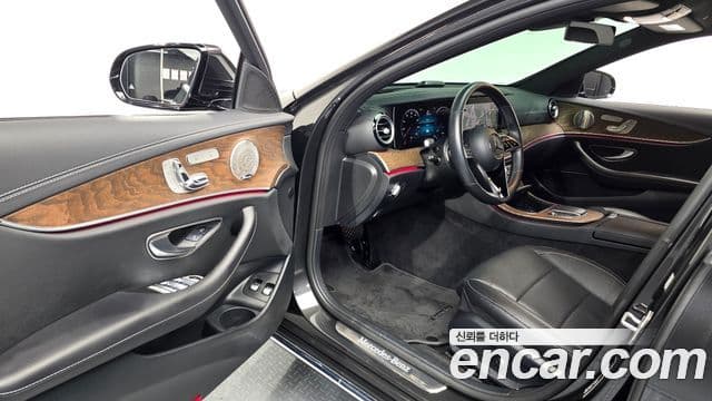 Mercedes-Benz E-Class 2021 — Фото 10/20