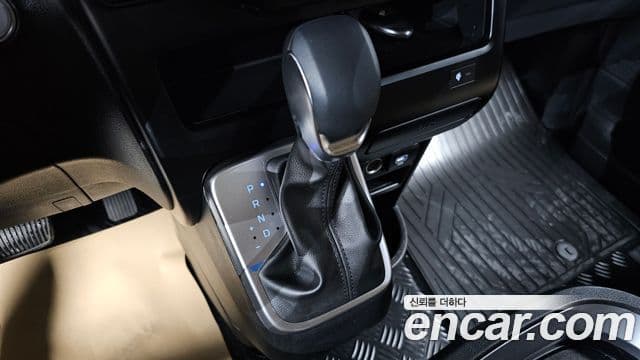 Hyundai Staria 2025 — ფოტო 9/20