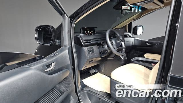 Hyundai Staria 2025 — фото 10 из 20