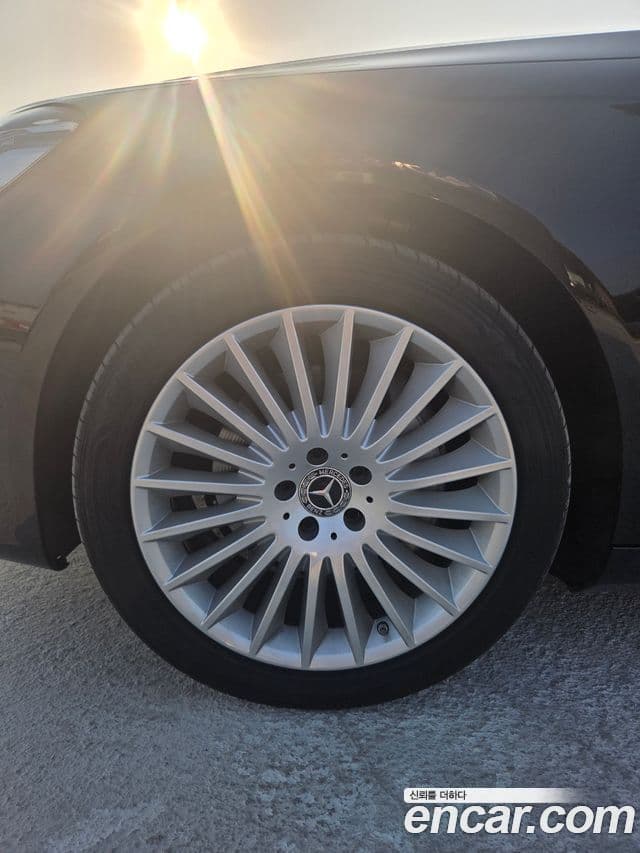 Mercedes-Benz S-Class 2020 — Photo 2/20