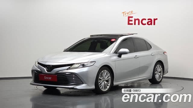 Toyota Camry 2018 — Şəkil 17/20