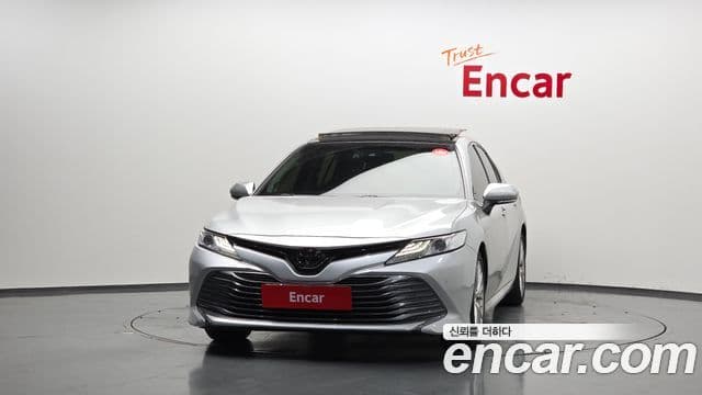 Toyota Camry 2018 — Şəkil 2/20