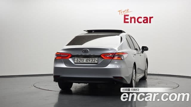 Toyota Camry 2018 — Şəkil 11/20