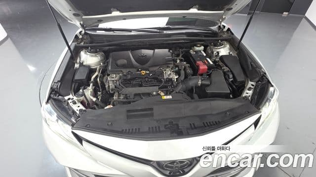 Toyota Camry 2018 — Şəkil 9/20