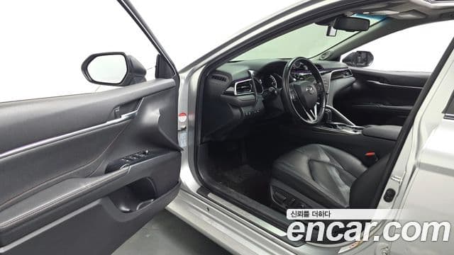 Toyota Camry 2018 — Şəkil 10/20
