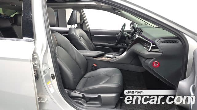 Toyota Camry 2018 — Şəkil 6/20