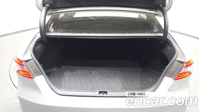 Toyota Camry 2018 — Şəkil 8/20