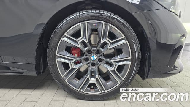 BMW 5 Series 2025 — Photo 24/30