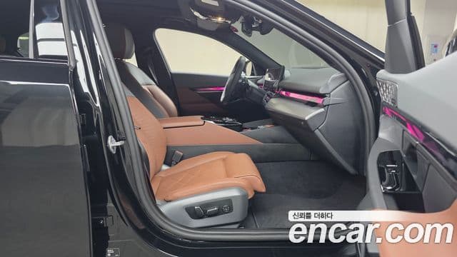 BMW 5 Series 2025 — Photo 18/30