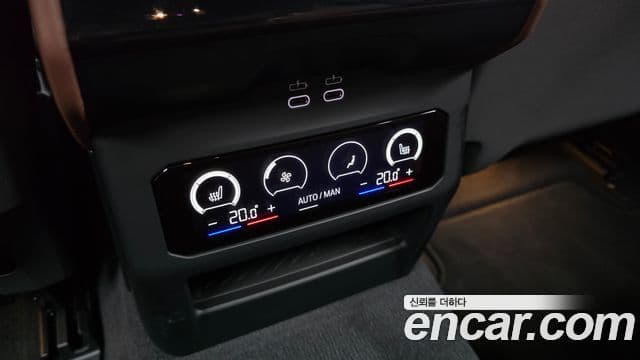 BMW 5 Series 2025 — Photo 28/30