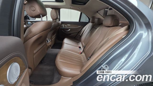 Mercedes-Benz E-Class 2019 — Şəkil 12/20