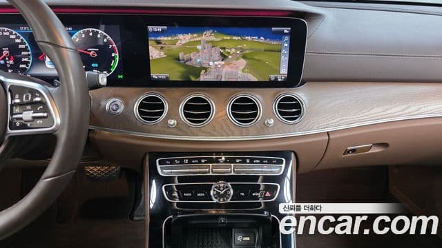 Mercedes-Benz E-Class 2019 — Şəkil 13/20