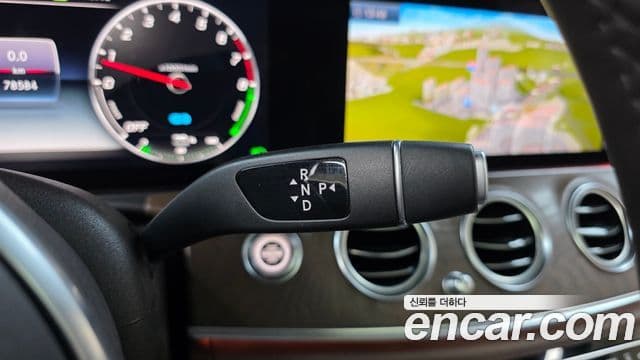 Mercedes-Benz E-Class 2019 — Şəkil 18/20
