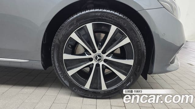 Mercedes-Benz E-Class 2019 — Şəkil 29/31
