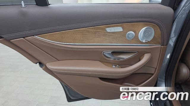 Mercedes-Benz E-Class 2019 — Şəkil 14/31