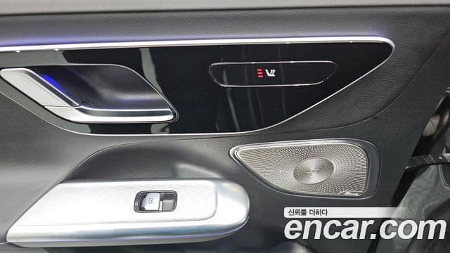 Mercedes-Benz EQE 2022 — Şəkil 27/32