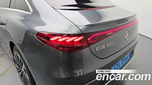 Mercedes-Benz EQE 2022 — Şəkil 20/32