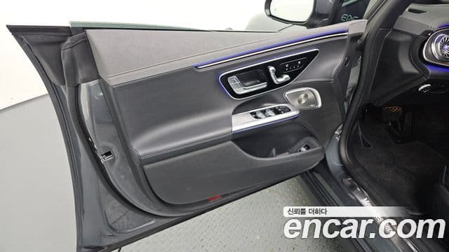 Mercedes-Benz EQE 2022 — Şəkil 16/32