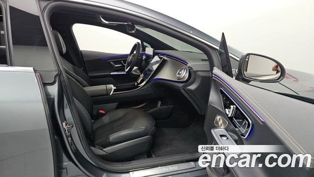 Mercedes-Benz EQE 2022 — Şəkil 29/32