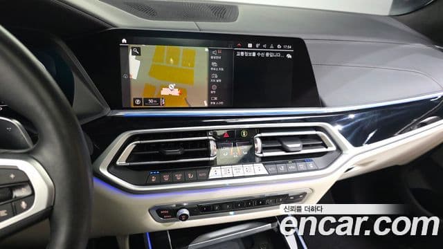 BMW X7 2022 — ფოტო 14/20