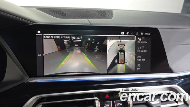 BMW X7 2022 — ფოტო 15/20