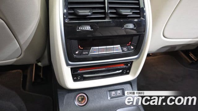 BMW X7 2022 — ფოტო 18/20
