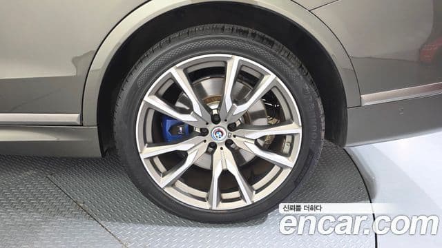 BMW X7 2022 — Photo 18/33