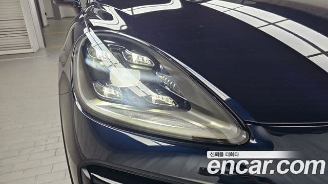 Porsche Cayenne 2022 — Photo 1/30