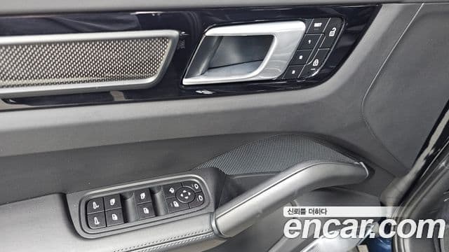 Porsche Cayenne 2022 — Photo 17/30