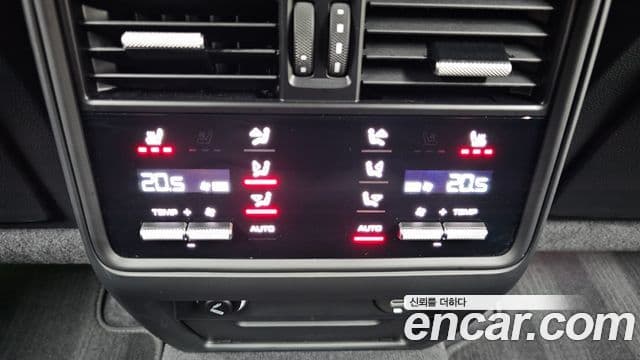 Porsche Cayenne 2022 — Photo 27/30