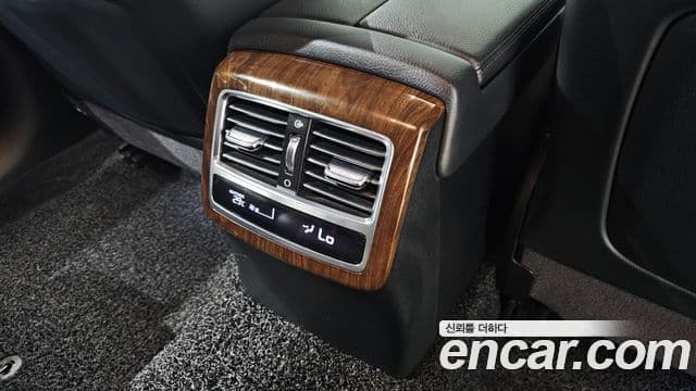 Kia The K9 2019 — Photo 27/33