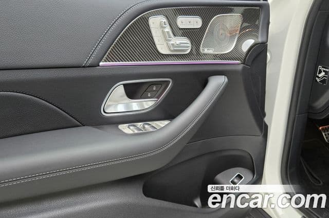 Mercedes-Benz GLE-Class 2025 — Photo 15/20