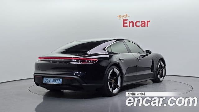 Porsche Taycan 2024 — Photo 15/36