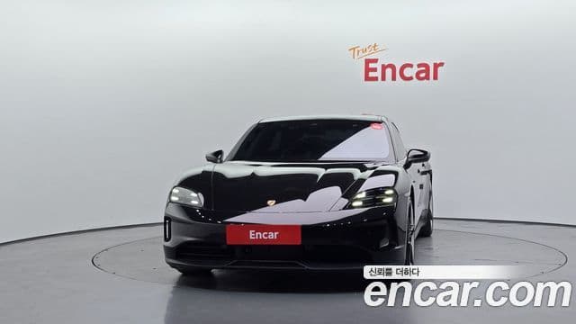 Porsche Taycan 2024 — Photo 13/36