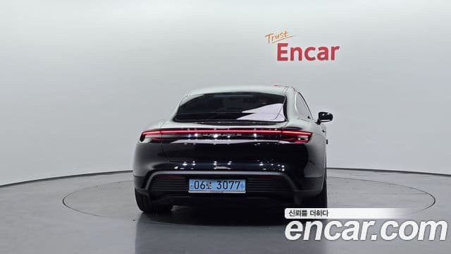 Porsche Taycan 2024 — Photo 22/36