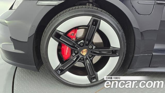 Porsche Taycan 2024 — Photo 1/36