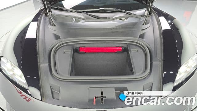 Porsche Taycan 2024 — Photo 10/36