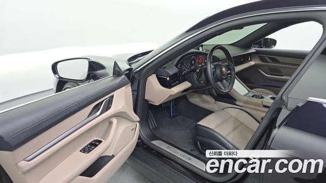 Porsche Taycan 2024 — Photo 16/36
